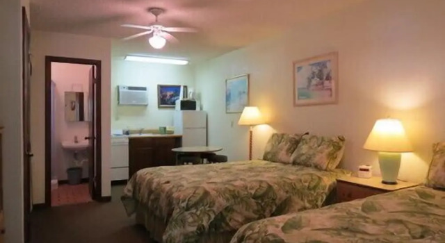 Ed & Ellens Lodging Key largo, Rezerwuj Apartament Hotele w Key Largo z parkingiem, Parking