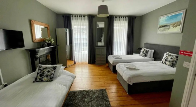 Strelitzias SelfCatering BandB Studio 1, Book Hotel Bantry County Cork