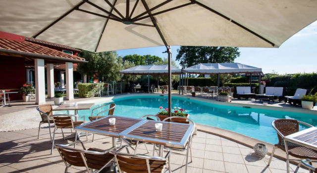 Кровать в общем номере Hotel La Posta di Torrenova