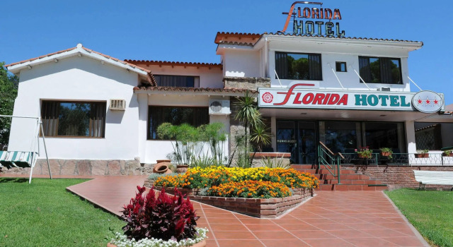 Florida Hotel & Spa, Забронировать Отель Отели Вилья-Карлос-Пас с парковкой, рядом с Uruguay Bridge, Парковка