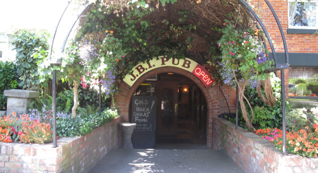 James Bay Inn Hotel & Suites
