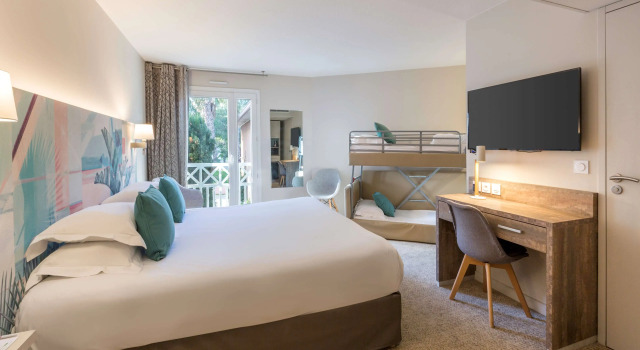 Четырёхместный семейный номер Standard Best Western Plus Hyères Côte DAzur