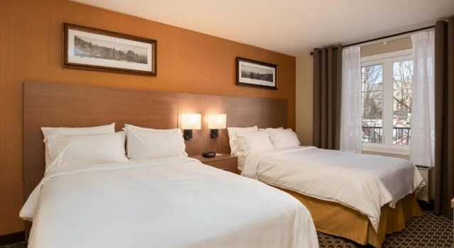 Люкс с 2 комнатами Holiday Inn Express & Suites Tremblant by IHG