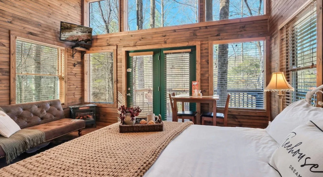 Rivers Edge Treehouses, Забронировать Отель Роббинсвилл Great Smoky Mountains National Park, рядом с Cheoah River