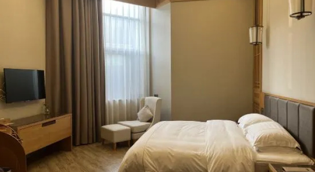 Люкс с видом на внутренний двор Yixing Yangxian Lake Junlai Hotel Co., Ltd.