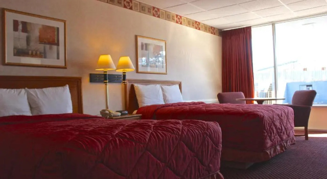 Четырёхместный номер Standard Regency Inn Richmond