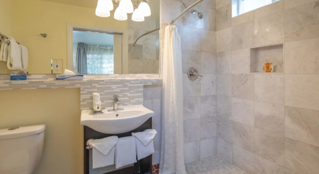 Двухместный люкс The Vendange Carmel Inn & Suites