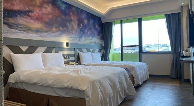Четырёхместный номер Deluxe с балконом Weifeng Boutique Business Hotel - Zhanqian Branch