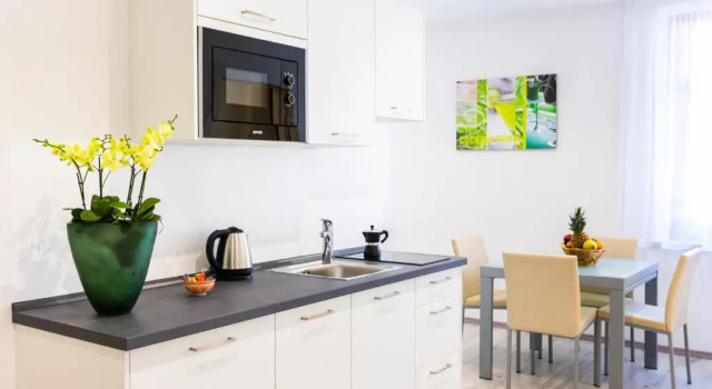 Апартаменты Laras Guesthouse