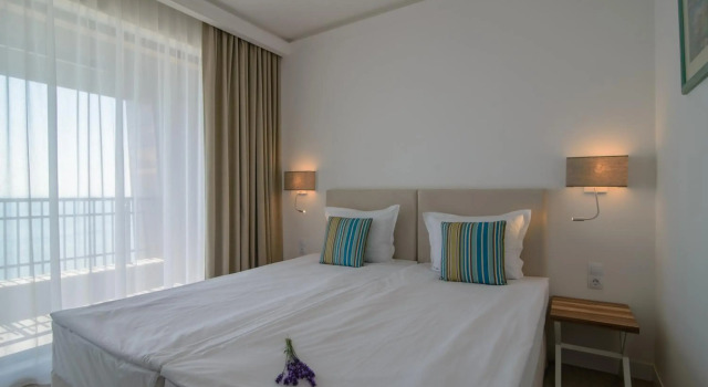 HVD Nympha Hotel, Забронировать Отель Отели Золотых Песков 4 звезды, рядом с Поле для мини-гольфа, 4*