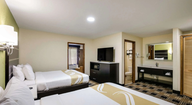 Четырёхместный люкс Quality Inn & Suites Mt Chalet