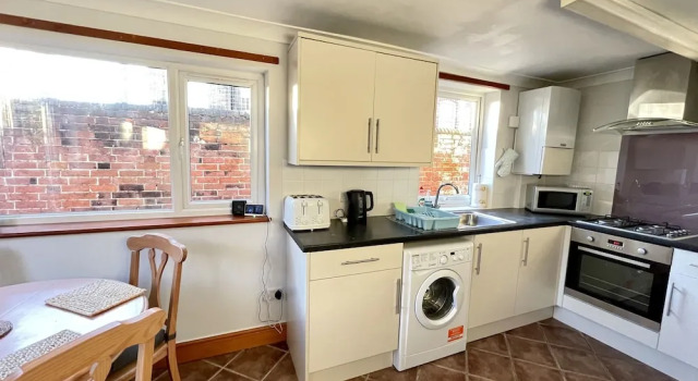 Коттедж Purple Cloud Cosy 4 bed Cottage with Garden Parking Pet-Friendly