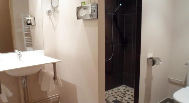 Номер Standard Logis Hôtel des Deux Forts