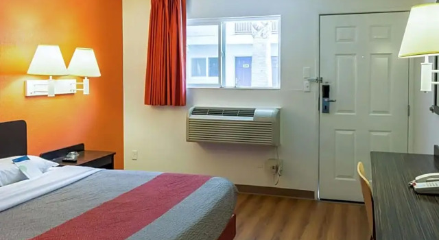 Номер Standard Motel 6-Bakersfield, CA - East