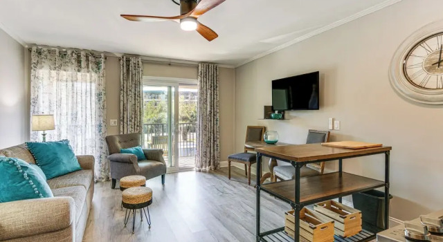 HHI Beach Cozy Condo Pool, Gym and Tennis, Забронировать Курортный отель Хилтон-Хед-Айленд Lowcountry, рядом с Прибрежный парк Folly Field Beach Park