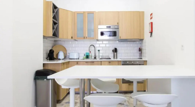 Beautiful 2BR high ceiling/50m from TimeOut market