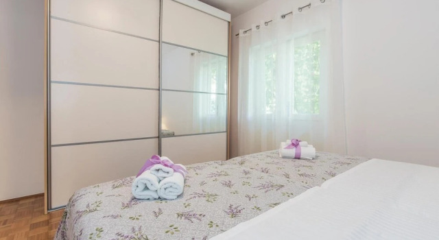 Beautiful Apartment in Vodice With Wifi and 2 Bedrooms, Забронировать Апартаменты/квартира Водице Шибенско-Книнская жупания, рядом с Пляж Фрателли