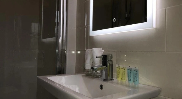 Номер Standard Tully's Hotel