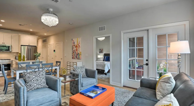 Chic Condo w/ Balcony in the Heart of Annapolis!, Rezervați Apartament Annapolis 