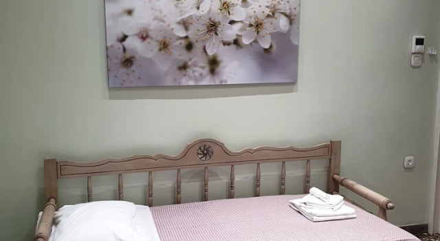 Апартаменты c 1 комнатой Grandma's Chic & Bright Athenian Home with a Patio