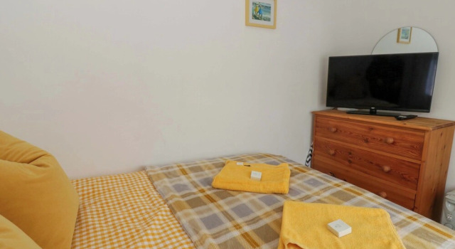 The Cosy Den, Book Feriehus Henryd Glamorgan