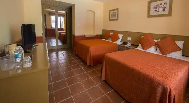 Четырёхместный номер Standard с балконом Hotel del Gobernador