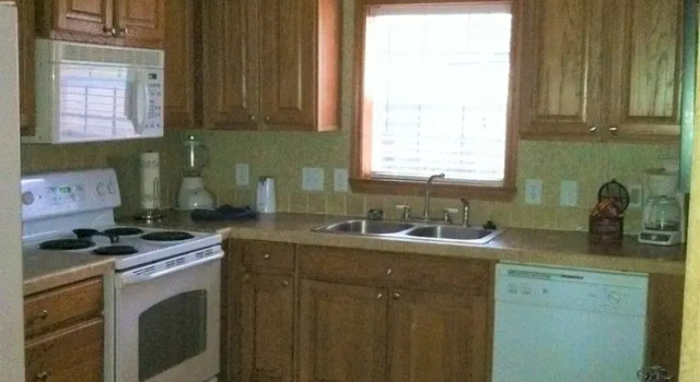Lake view two bedroom, two bath log-sided, luxury Harbor North loft cottage with hot tub overlooking Lake Ouachita. by RedAwning, Boek Vakantiehuis Hotels in Missouri met zwembad, Zwembad