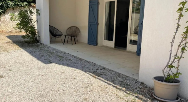 Appart. bas de villa de 50m2 avec parking privatif, Забронировать Вилла Коттеджи Ла-Сьота, рядом с Expenature, Коттедж