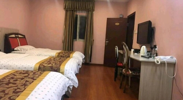 Shenghui Business Hotel (Jiangmen Diwang), Book Hotel Hoteller i Guangdong med parkering, Parkering