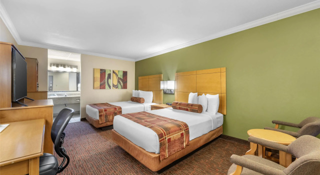 Четырёхместный номер Standard Best Western Angus Inn
