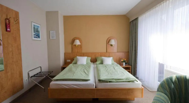 Трёхместный номер Standard Mein Vierjahreszeiten Hotel Garni Superior