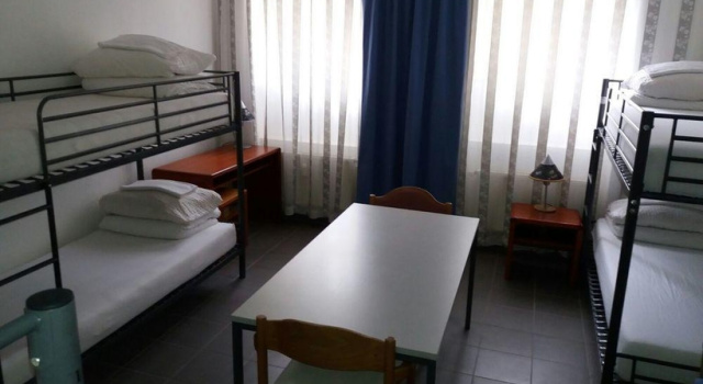 Hotel-Pension Adamshof, Prenota Hotel Lichtenberg Berlino, vicino a Nöldnerplatz