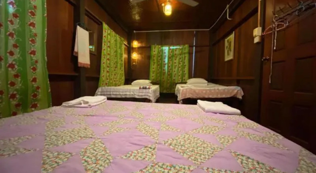 OYO Home 90328 Lamin Dana Cultural Lodge, Rezerwuj Hotel Hotele w Sarawak z parkingiem, Parking