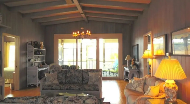 Johnsons Point of View - 4 Br Home