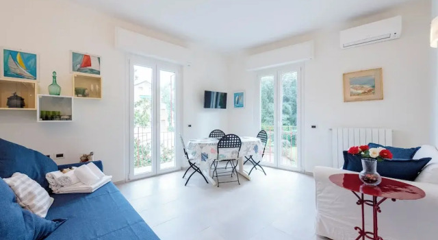 Апартаменты Blissful Flat for 6 Close To The Beach