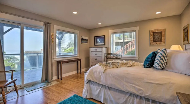 Коттедж Ocean-view Lincoln City Retreat w/ 3 Viewing Decks