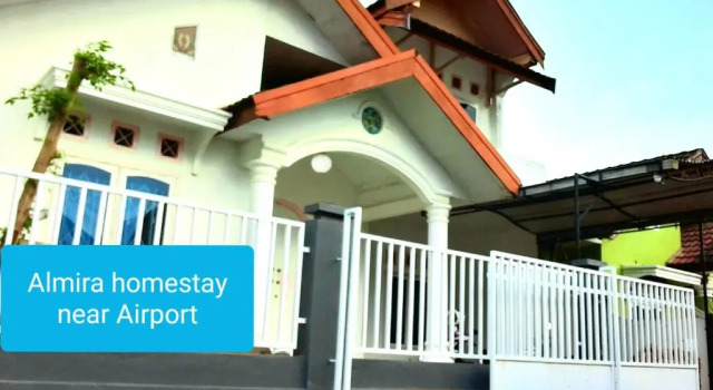 Кровать в общем номере (мужской номер) Almira Homestay near Airport - Hostel