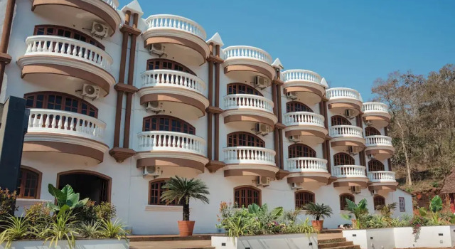 Hotel Holiday Village, Забронировать Отель Альто-де-Порворим Северный Гоа, рядом с Торговый центр Mall De Goa