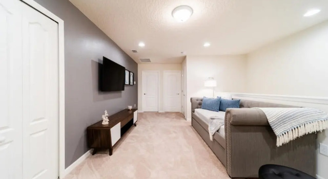 Premium 5-bed Townhome Themed Perfect Location