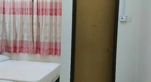 COZY Homestay KTCC Mall Pantai Batu Burok HSNZ 3BR Pangsapuri Ladang Gemilang 1 by NadiHome, Rezervovat Apartmán Hotely v Terengganu s parkováním, Parkování