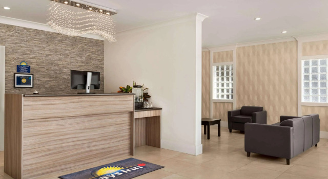 Days Inn by Wyndham 100 Mile House, Забронировать Отель Отели Британской Колумбии 3 звезды, 3*