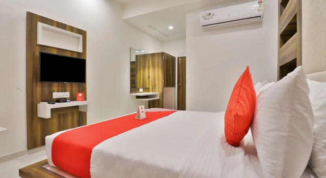 OYO 11399 Hotel Landmark, Rezerwuj Hotel Koba Gujarat