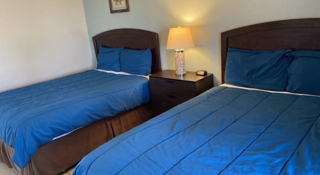 Четырёхместный номер Standard с видом на океан Ocean Villa Inn