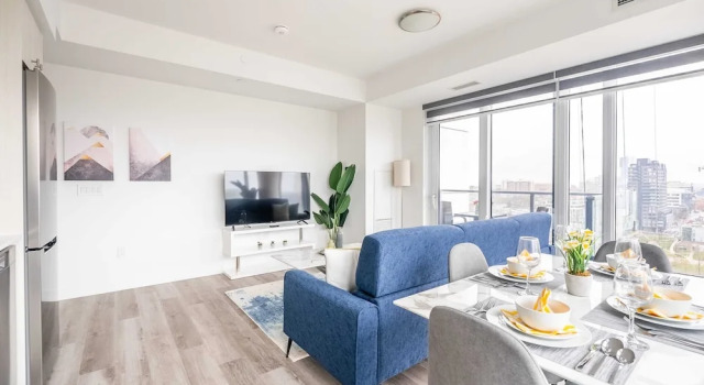 High Rise 1BR Condo w Balcony & Beautiful Views, Réserver Appart'hôtel Kitchener 