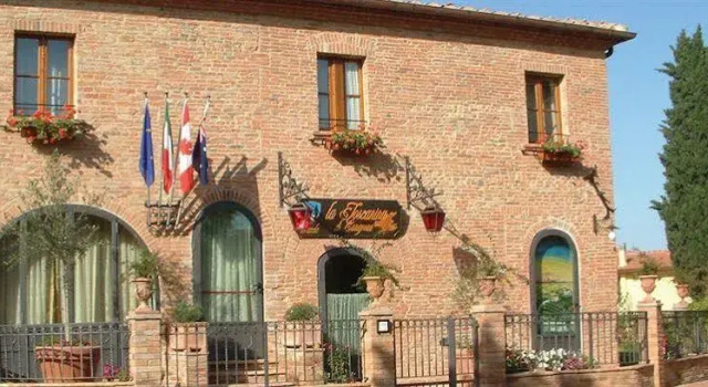 Hotel La Toscanina, Забронировать Отель Отели в центре Фояно-делла-Кьяна с завтраком, отели в центре Фояно-делла-Кьяна с завтраком