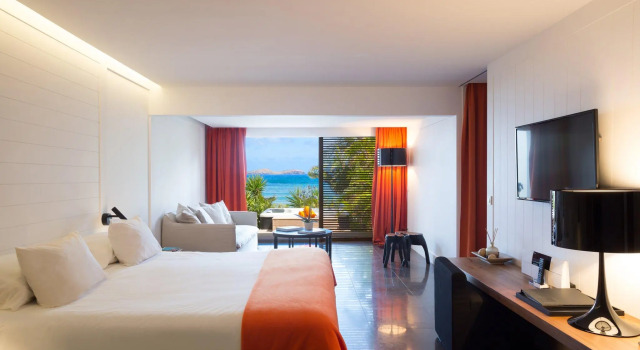 Christopher Hotel
