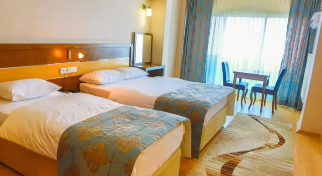 Standardowy trzyosobowy pokój z widokiem na morze Perla Otel