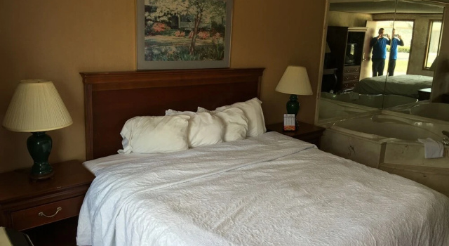 Двухместный номер Deluxe Travelodge by Wyndham Monroe