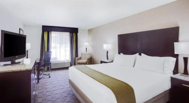Люкс Holiday Inn Express Hotel & Suites Mebane by IHG
