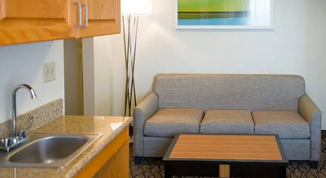 Люкс Holiday Inn Express Hotel & Suites Chanhassen by IHG